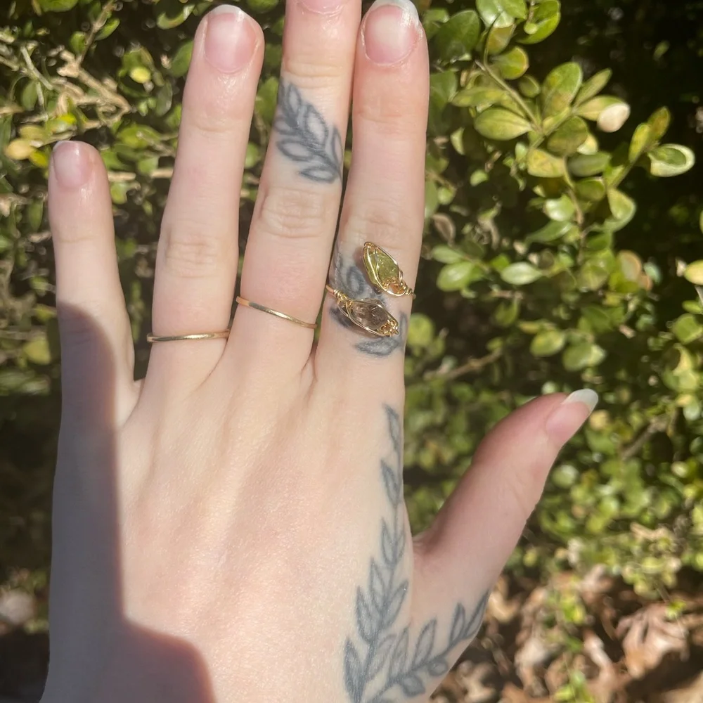 Pre order!! Peridot and black herk diamond Adjustable Ring - Picture 8 of 10